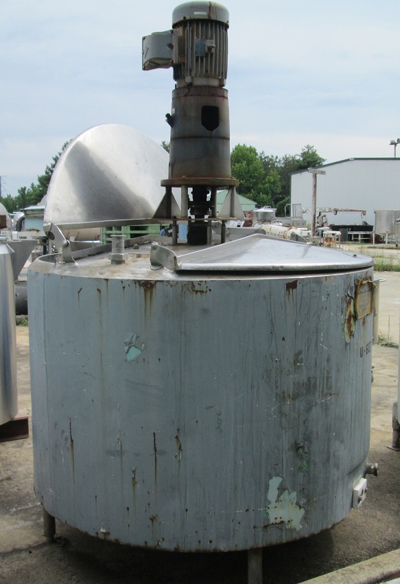 500 gallon stainless steel jacketed mixing tank.  Agitator driven by 10 HP, 230/460 V, 1740 RPM explosion proof motor.  Turbine type agitator blade.  Tank equipped with a baffle.  63